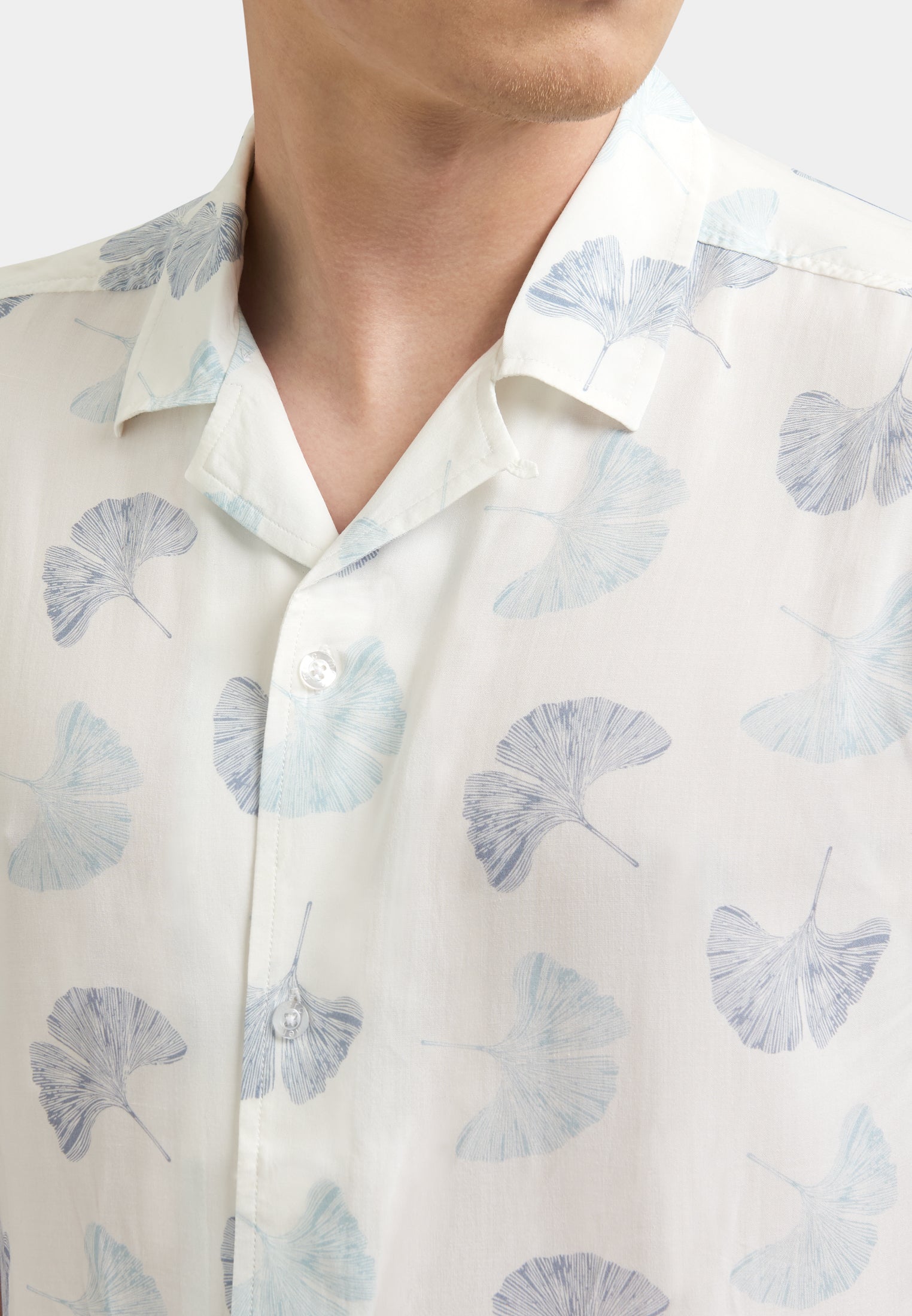 colour_White | Watkins Leaf Printed Short Sleeve Shirt Detail - Merc London